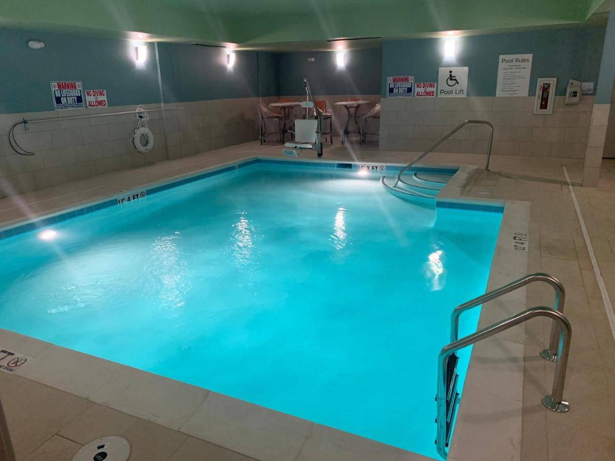 Holiday Inn Express & Suites Wilmington West - Medical Park By Ihg Exteriör bild