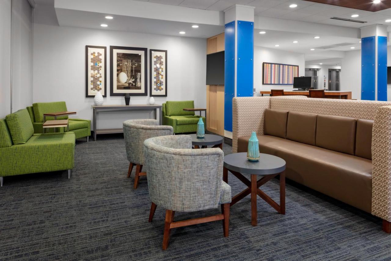 Holiday Inn Express & Suites Wilmington West - Medical Park By Ihg Exteriör bild